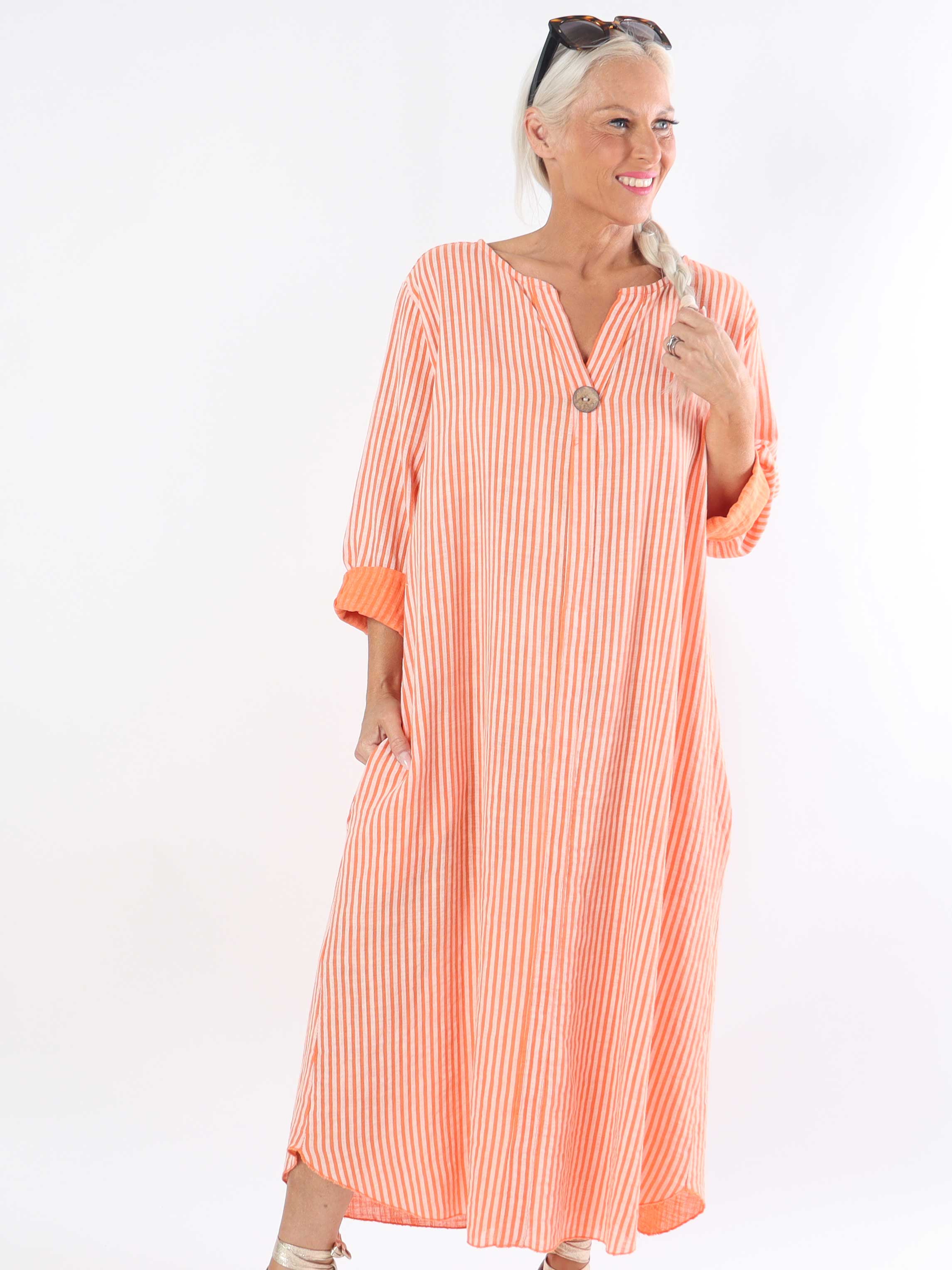 Arizona Stripe - Lång bomullsklänning i plus size i linne-liknande tyg